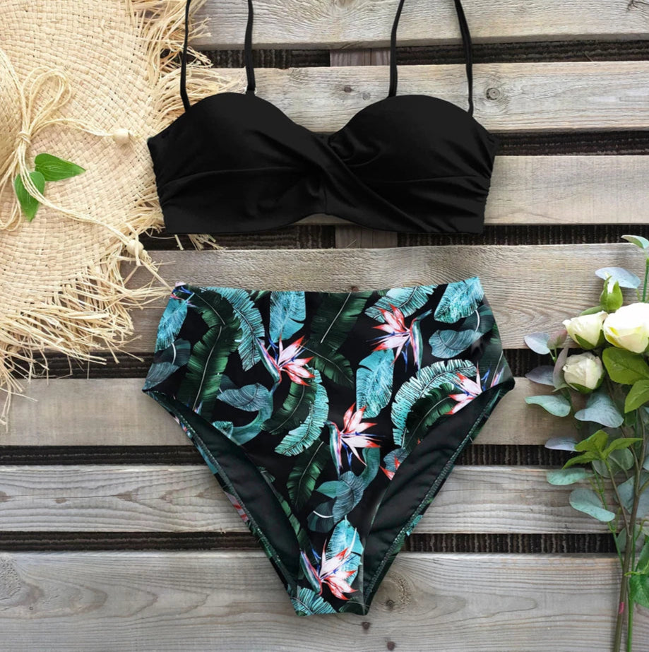 Bikini Estampado con Cintura Alta y Top Retorcido Ref: 0506