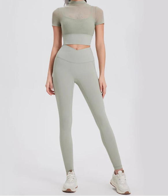 Conjunto Deportivo con Top de Manga Corta en Tul y Calza Ref: 1041
