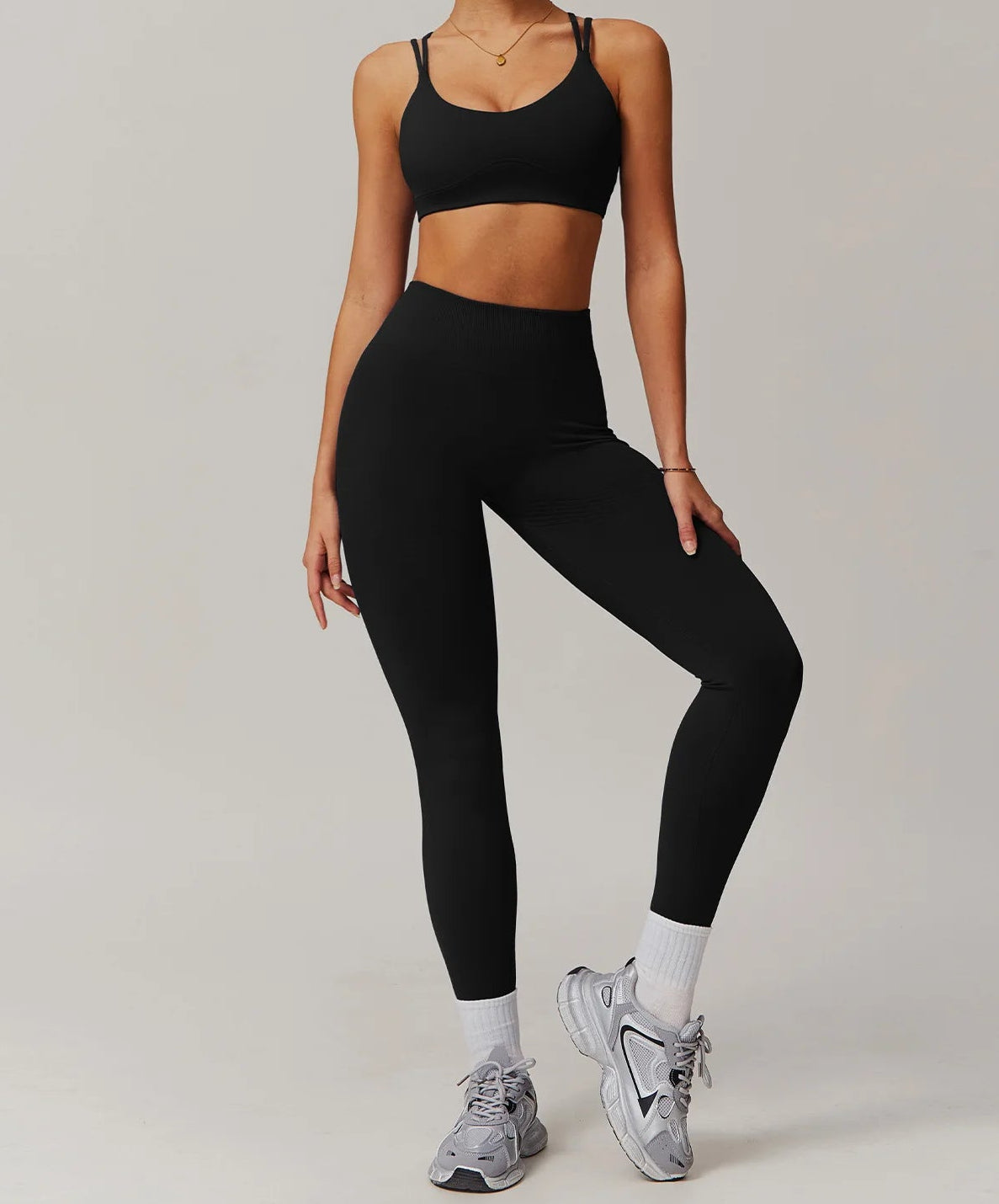 Conjunto Deportivo Con Top De Tiras Dobles Y Calza Ref: 1060