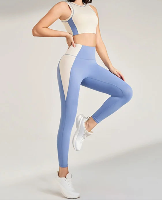 Conjunto Deportivo con Top Halter y Calza Ref: 1038