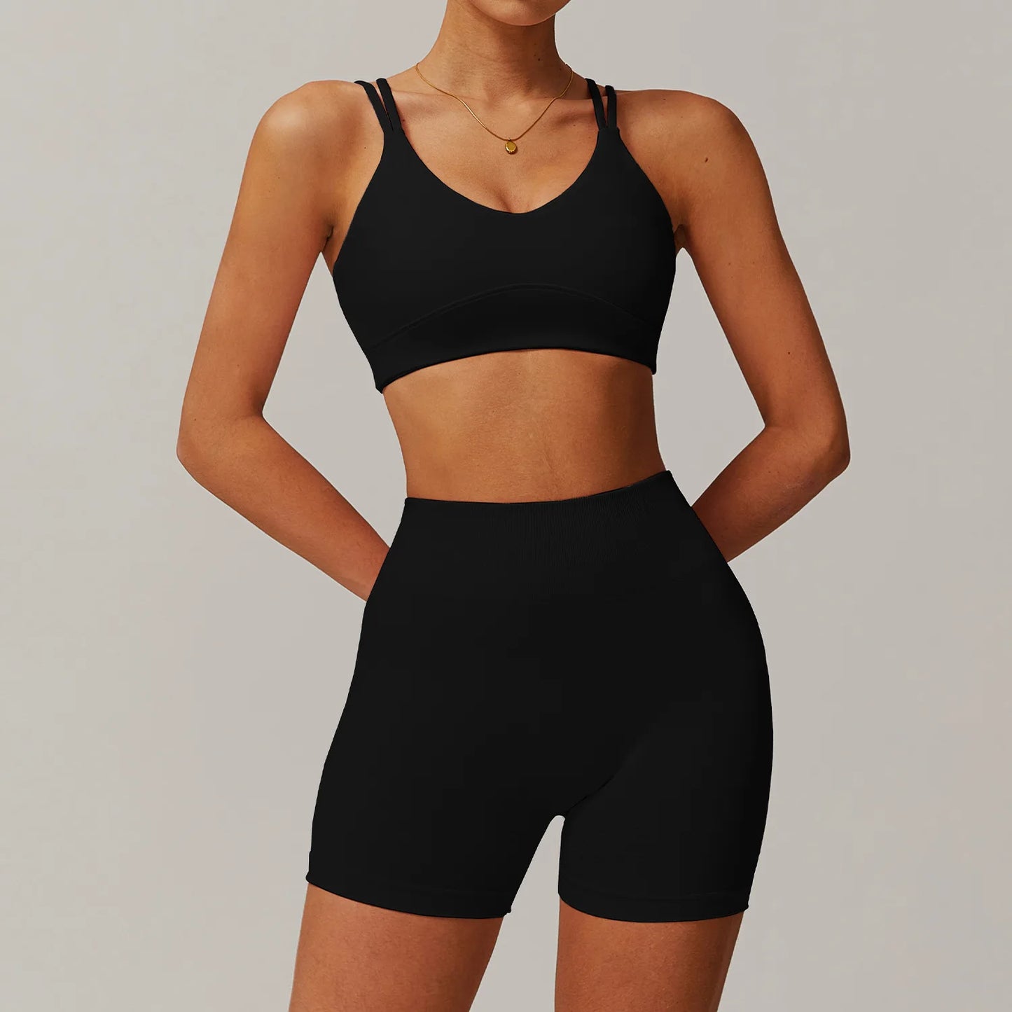 Conjunto Deportivo Con Top De Tiras Dobles Y Short Ref: 1059