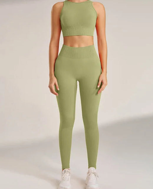 Conjunto Deportivo Acanalado con Top Halter y Calza Ref: 1043