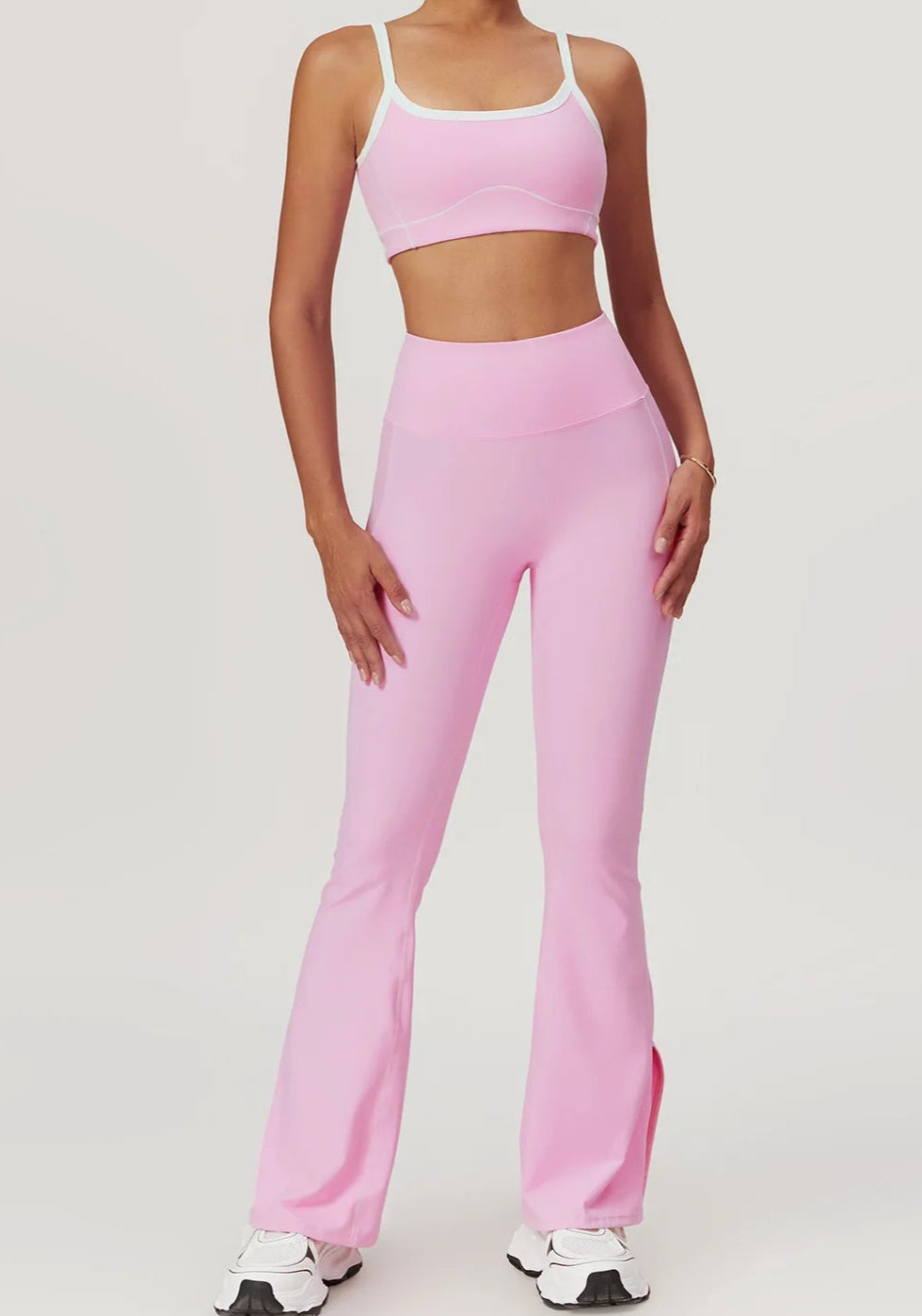 Conjunto Deportivo Top De Breteles Finos Y Calza Flare Ref: 1049