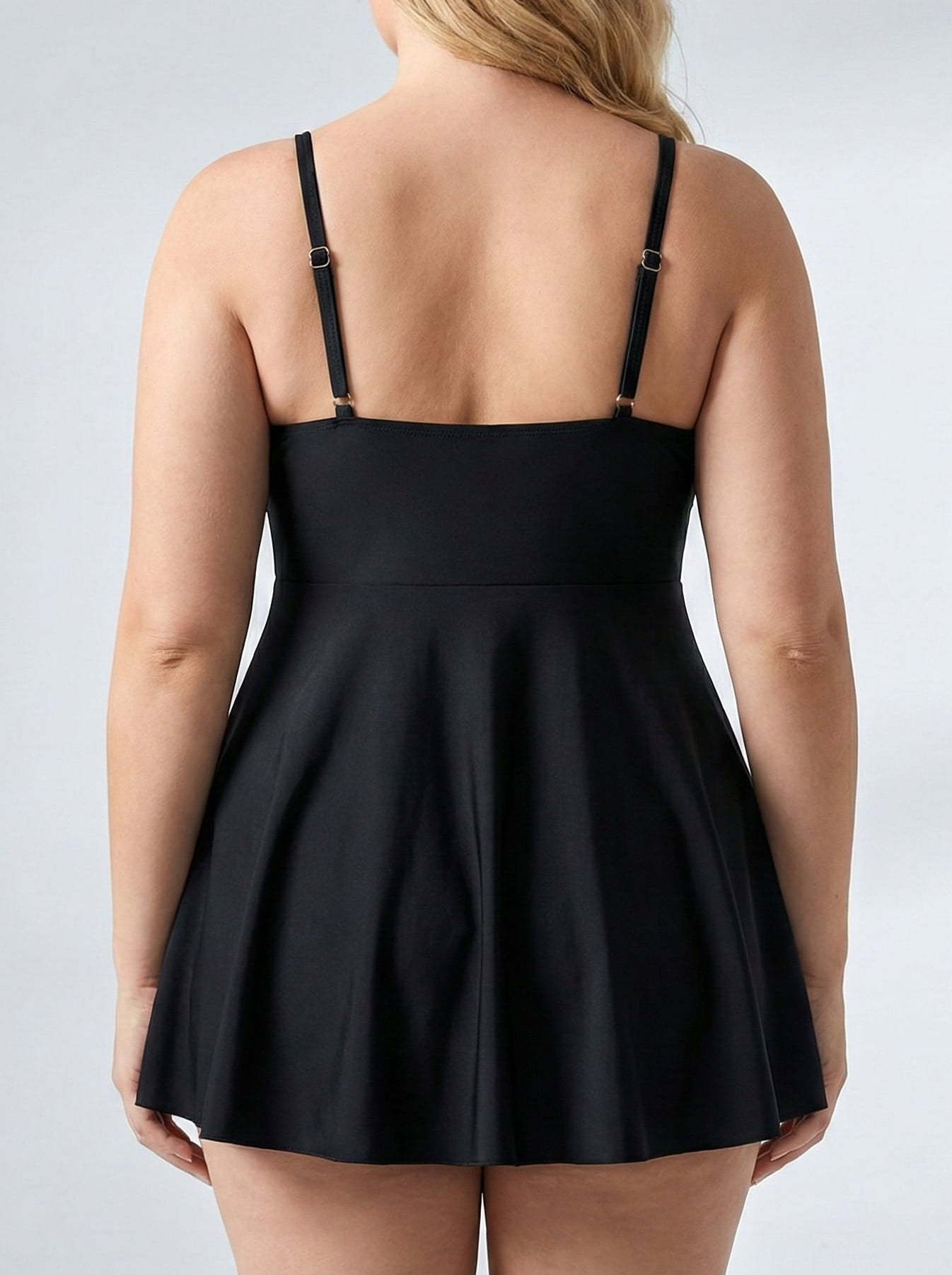 Bikini Plus Size con Detalle Frontal de Tiras y Volado Ref: 0701