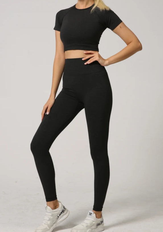 Conjunto Deportivo Acanalado con Remera de Manga Corta y Calza Ref: 1044