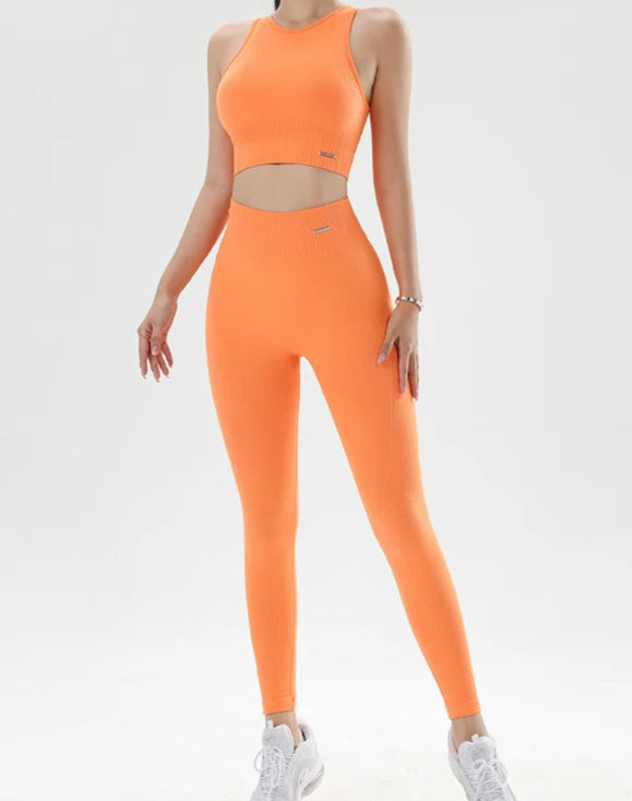 Conjunto Deportivo Acanalado con Top Halter y Calza Ref: 1043
