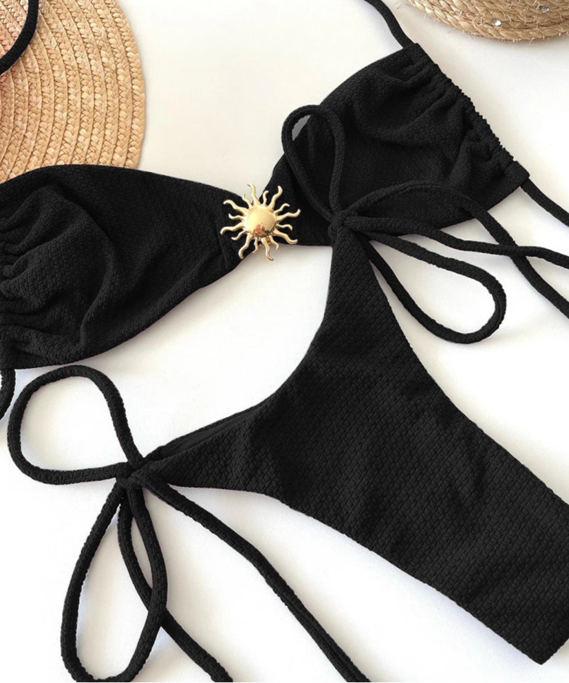Bikini Texturizado con Lazo y Aplique Dorado Ref: 0512