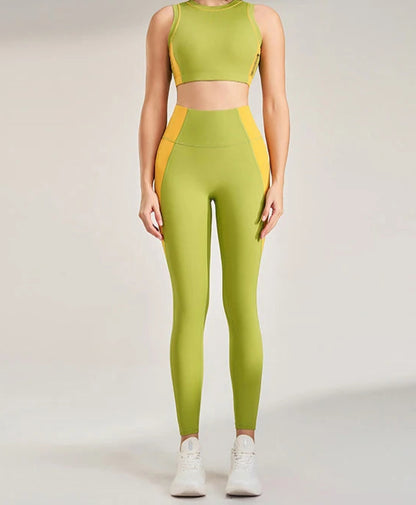 Conjunto Deportivo con Top Halter y Calza Ref: 1038