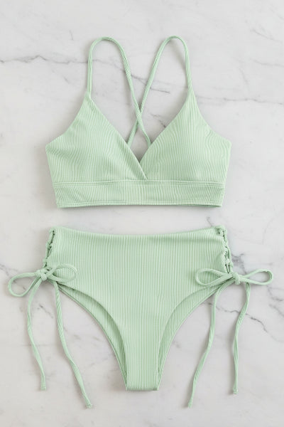 Bikini con Escote Triangular, Espalda Cruzada y Ataduras Laterales Ref: 0737