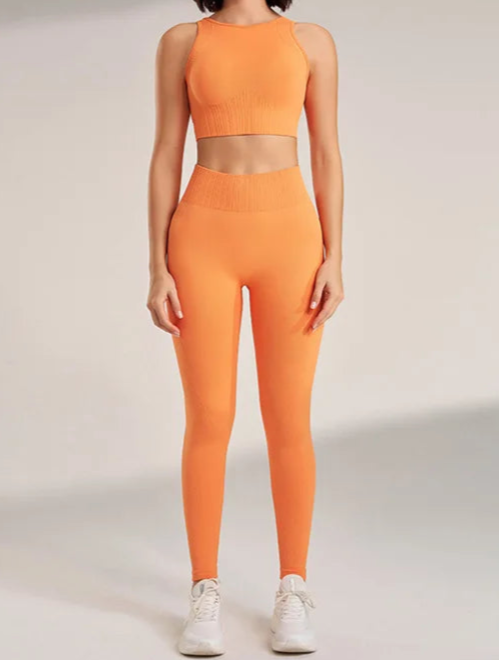 Conjunto Deportivo Acanalado con Top Halter y Calza Ref: 1043