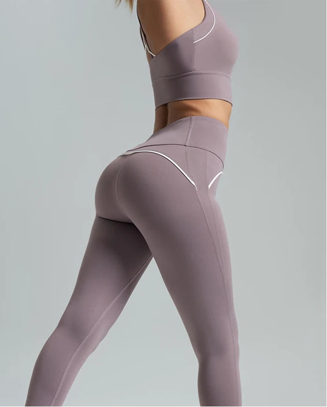 Conjunto Deportivo con Top de Tirantes Medios y Calza Ref: 1034