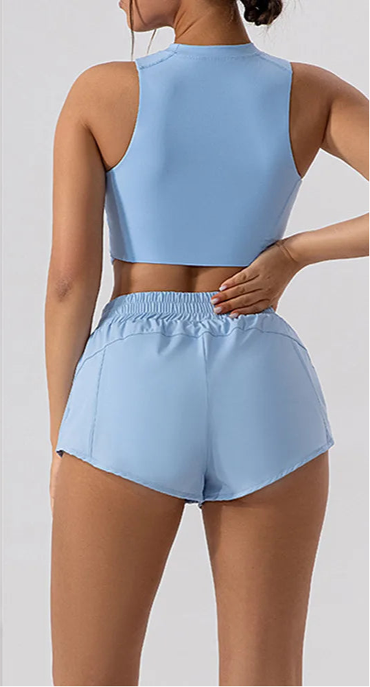 Conjunto Deportivo Con Top Cropped De Cuello Alto Y Short Ref: 1066