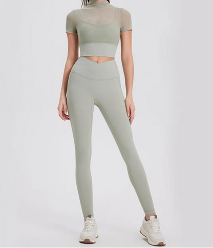 Conjunto Deportivo con Top de Manga Corta en Tul y Calza Ref: 1041