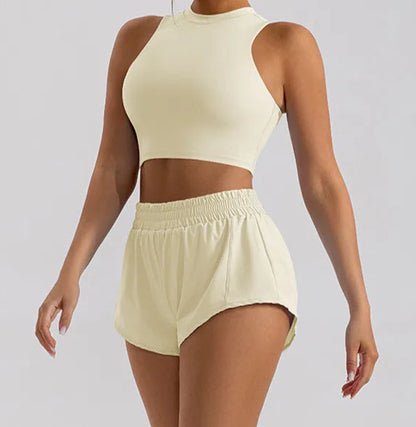 Conjunto Deportivo Con Top Cropped De Cuello Alto Y Short Ref: 1066