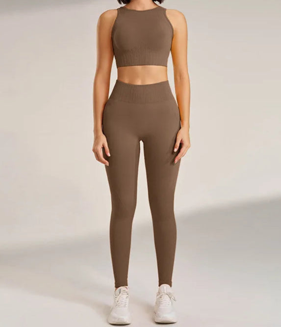 Conjunto Deportivo Acanalado con Top Halter y Calza Ref: 1043