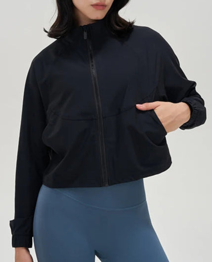 Campera Deportiva Rompevientos Con Cierre Frontal Y Corte Amplio Ref: 1081