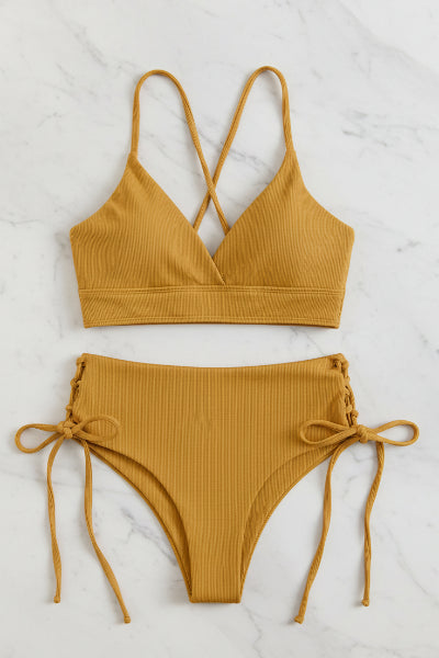 Bikini con Escote Triangular, Espalda Cruzada y Ataduras Laterales Ref: 0737
