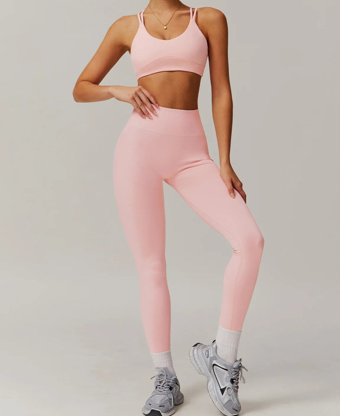 Conjunto Deportivo Con Top De Tiras Dobles Y Calza Ref: 1060