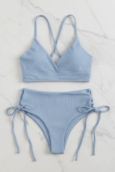 Bikini con Escote Triangular, Espalda Cruzada y Ataduras Laterales Ref: 0737