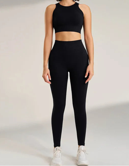 Conjunto Deportivo Acanalado con Top Halter y Calza Ref: 1043
