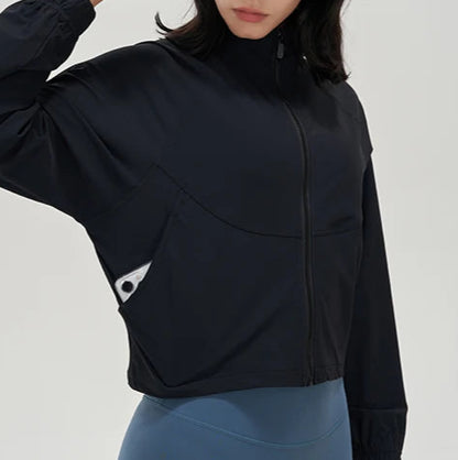 Campera Deportiva Rompevientos Con Cierre Frontal Y Corte Amplio Ref: 1081