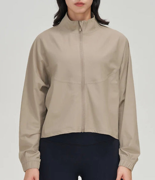 Campera Deportiva Rompevientos Con Cierre Frontal Y Corte Amplio Ref: 1081