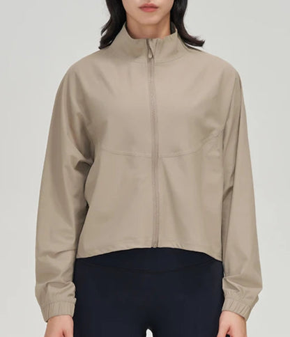 Campera Deportiva Rompevientos Con Cierre Frontal Y Corte Amplio Ref: 1081