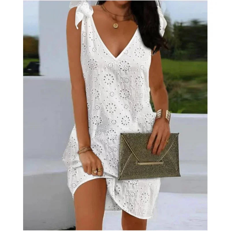 Vestido Corto con Bordados Calados y Lazo en los Hombros Ref: 0285