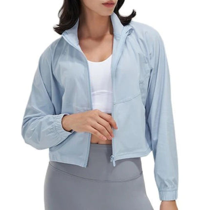 Campera Deportiva Rompevientos Con Cierre Frontal Y Corte Amplio Ref: 1081