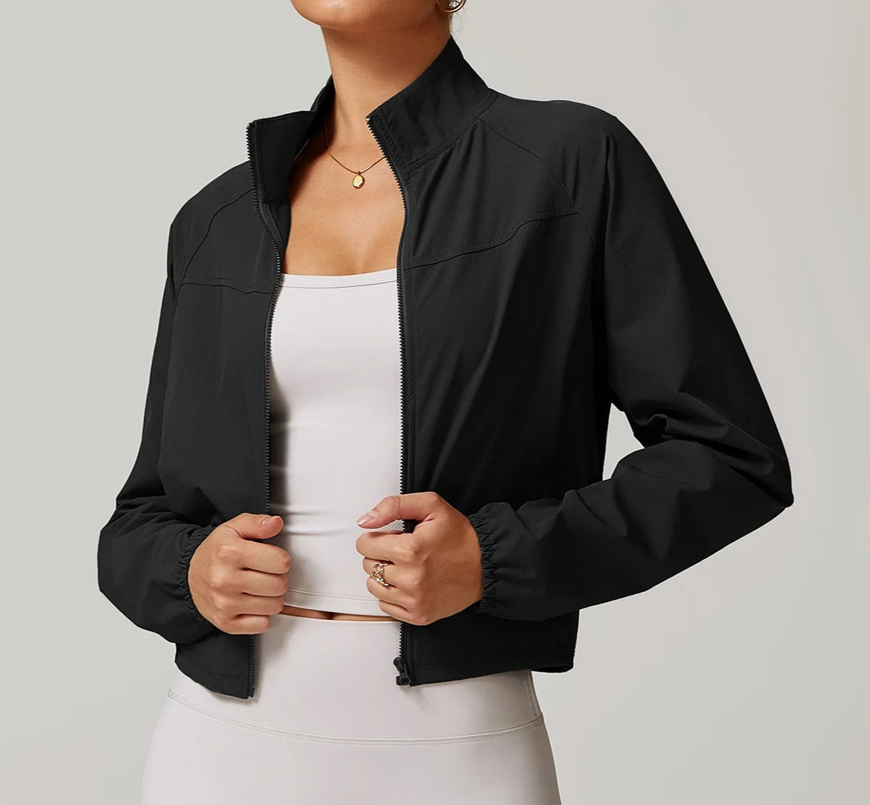 Campera Deportiva Rompevientos Con Cierre Frontal Y Bolsillos Ref: 1080