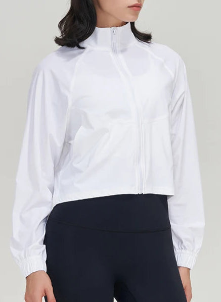 Campera Deportiva Rompevientos Con Cierre Frontal Y Corte Amplio Ref: 1081