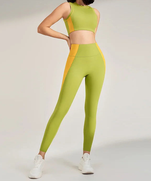 Conjunto Deportivo con Top Halter y Calza Ref: 1038