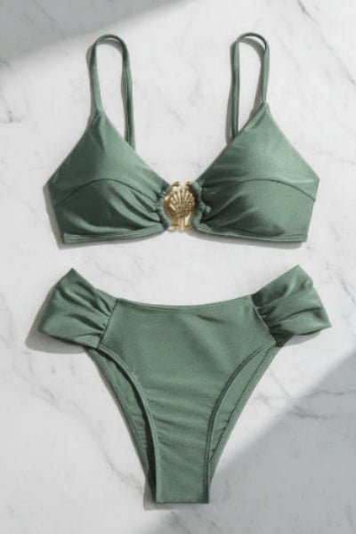 Bikini con Escote Triangular y Adorno Centra Doradol en Concha Ref. 0736 - Marea Bella Swimwear