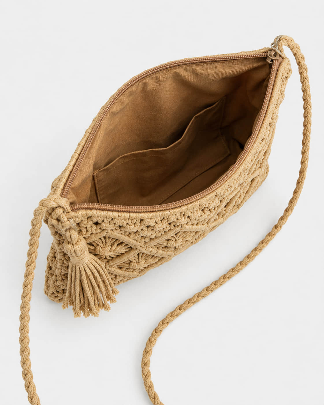 Bolso Bandolera con Diseños en Relieve y Borla Ref. 0820 - Marea Bella Swimwear