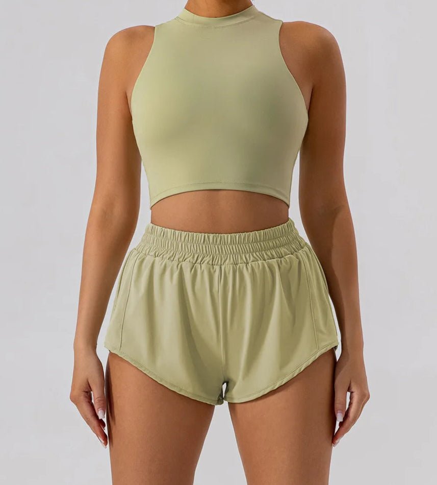 Conjunto Deportivo con Top Cropped de Cuello Alto y Short Ref. 1066 - Marea Bella Swimwear