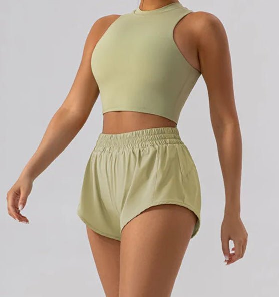 Conjunto Deportivo con Top Cropped de Cuello Alto y Short Ref. 1066 - Marea Bella Swimwear