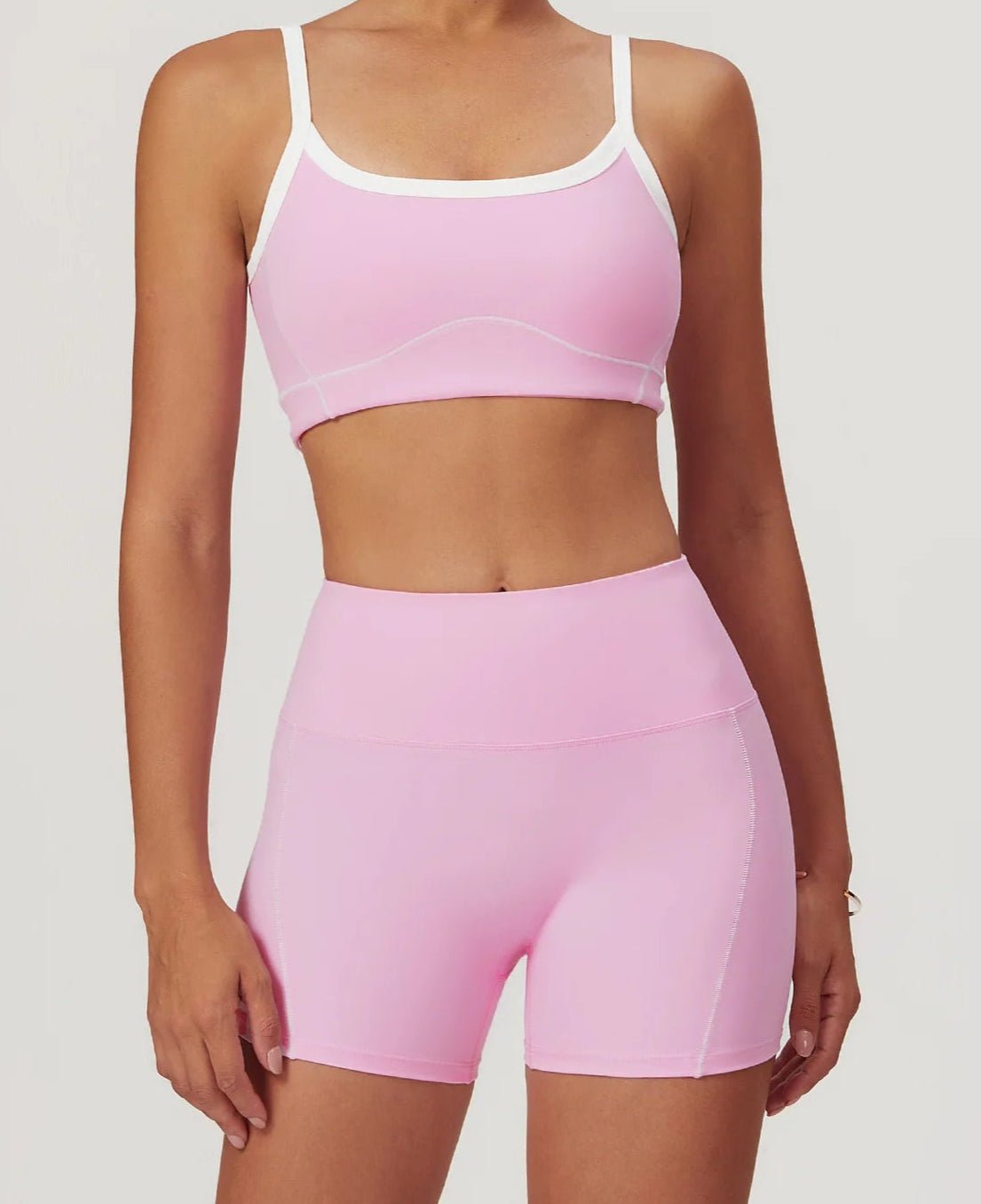 Conjunto Deportivo con Top de Breteles Finos y Short Ref. 1050 - Marea Bella Swimwear