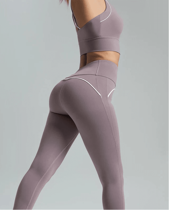 Conjunto Deportivo con Top de Tirantes Medios y Calza Ref. 1034 - Marea Bella Swimwear