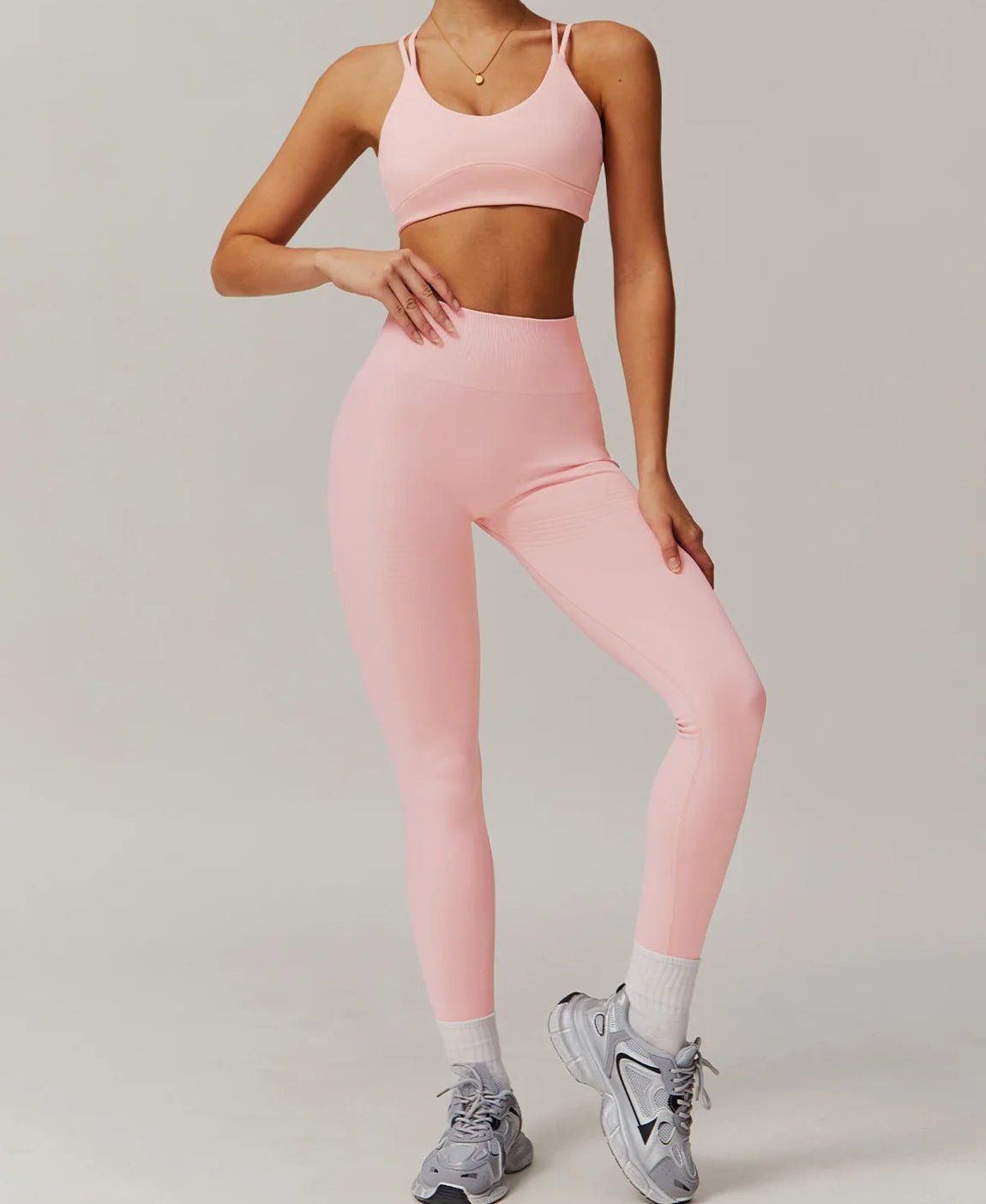 Conjunto Deportivo con Top de Tiras Dobles y Calza Ref. 1060 - Marea Bella Swimwear
