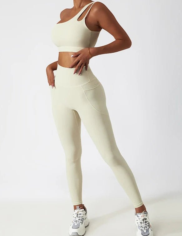 Conjunto Deportivo con Top Un Solo Hombro de Tirantes Dobles y Calza Ref. 1065 - Marea Bella Swimwear