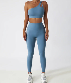 Conjunto Deportivo con Top Un Solo Hombro de Tirantes Dobles y Calza Ref. 1065 - Marea Bella Swimwear