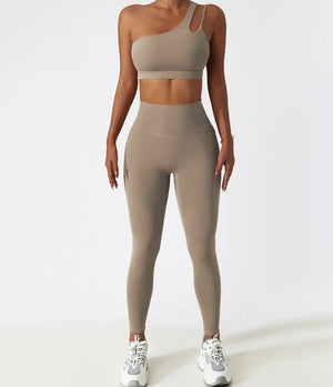 Conjunto Deportivo con Top Un Solo Hombro de Tirantes Dobles y Calza Ref. 1065 - Marea Bella Swimwear