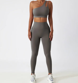 Conjunto Deportivo con Top Un Solo Hombro de Tirantes Dobles y Calza Ref. 1065 - Marea Bella Swimwear