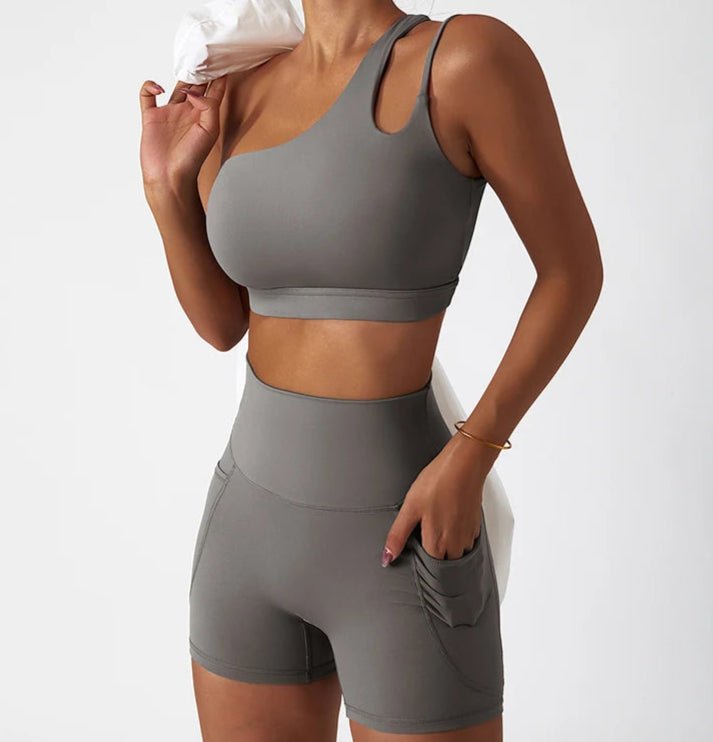 Conjunto Deportivo con Top Un Solo Hombro de Tirantes Dobles y Short Ref. 1064 - Marea Bella Swimwear