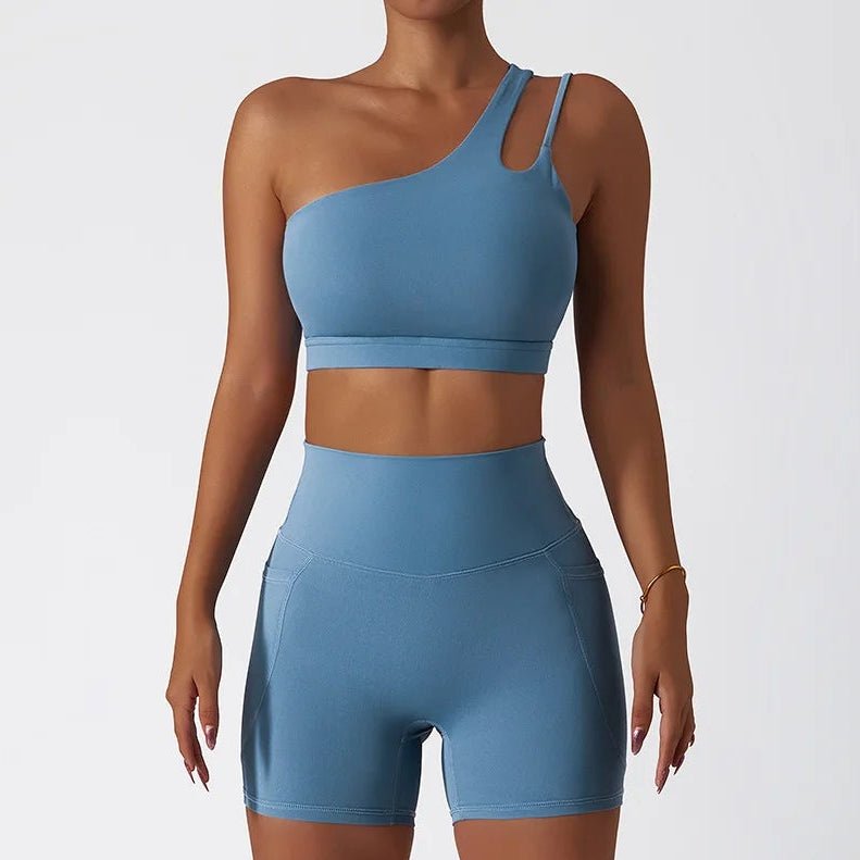 Conjunto Deportivo con Top Un Solo Hombro de Tirantes Dobles y Short Ref. 1064 - Marea Bella Swimwear
