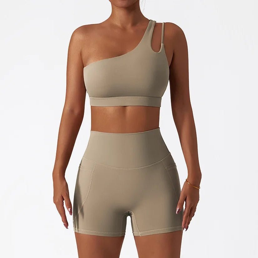 Conjunto Deportivo con Top Un Solo Hombro de Tirantes Dobles y Short Ref. 1064 - Marea Bella Swimwear