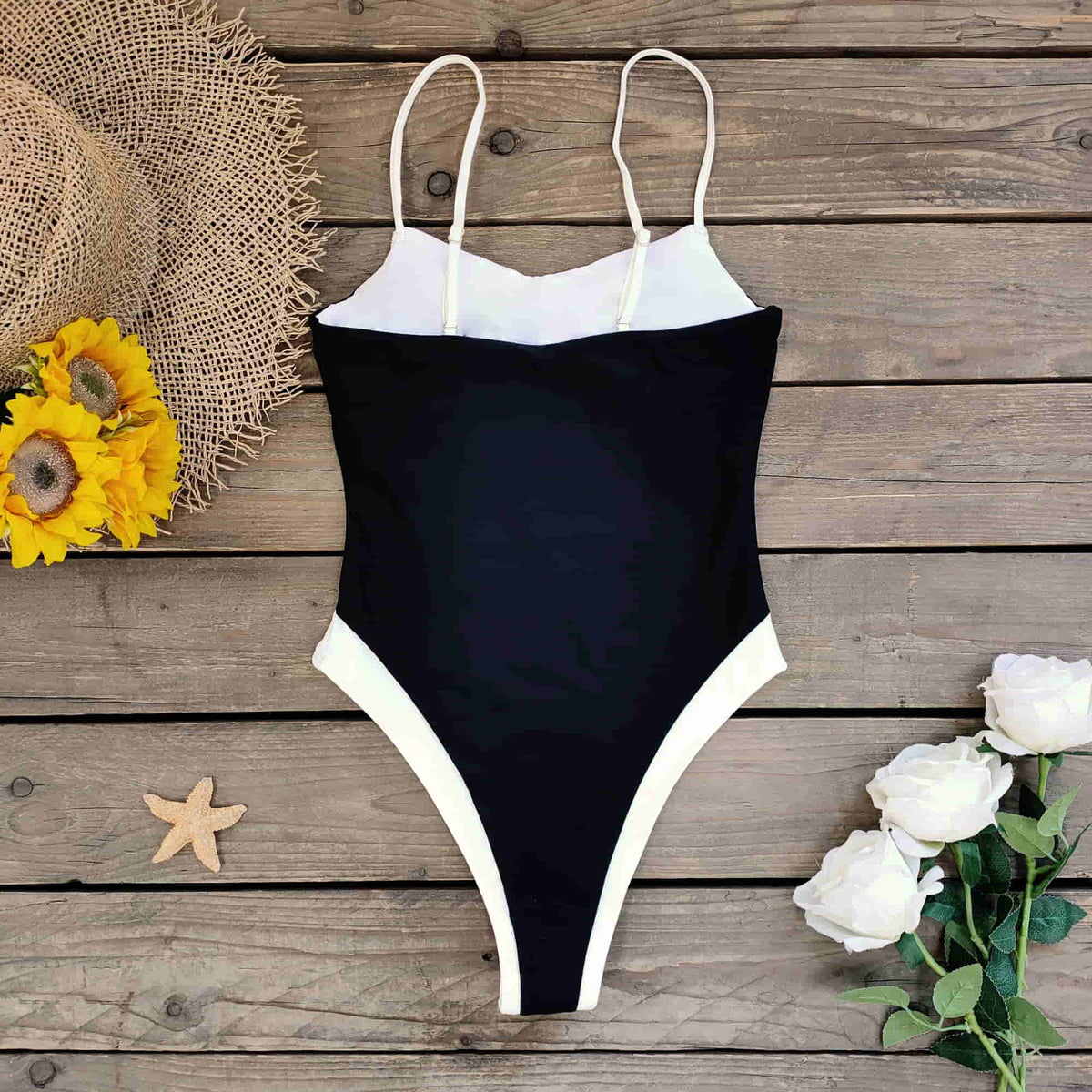 Enteriza Bicolor con Recorte Curvo y Breteles Finos Ref. 0659 - Marea Bella Swimwear