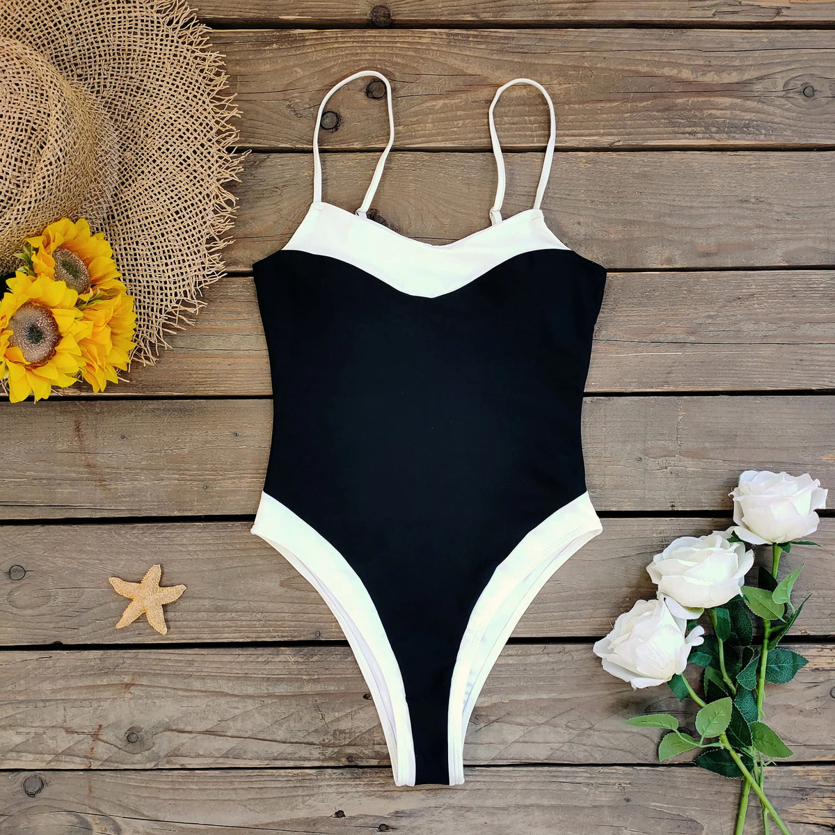 Enteriza Bicolor con Recorte Curvo y Breteles Finos Ref. 0659 - Marea Bella Swimwear