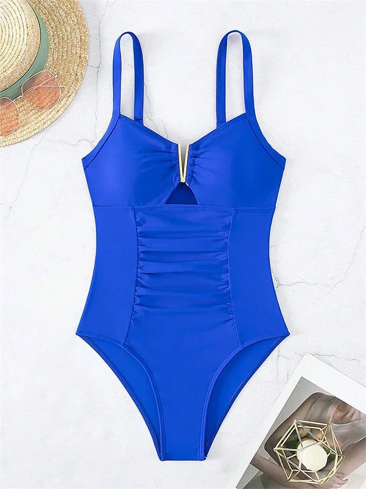 Enteriza con Recorte y Detalle Metálico en V Ref. 0465 - Marea Bella Swimwear