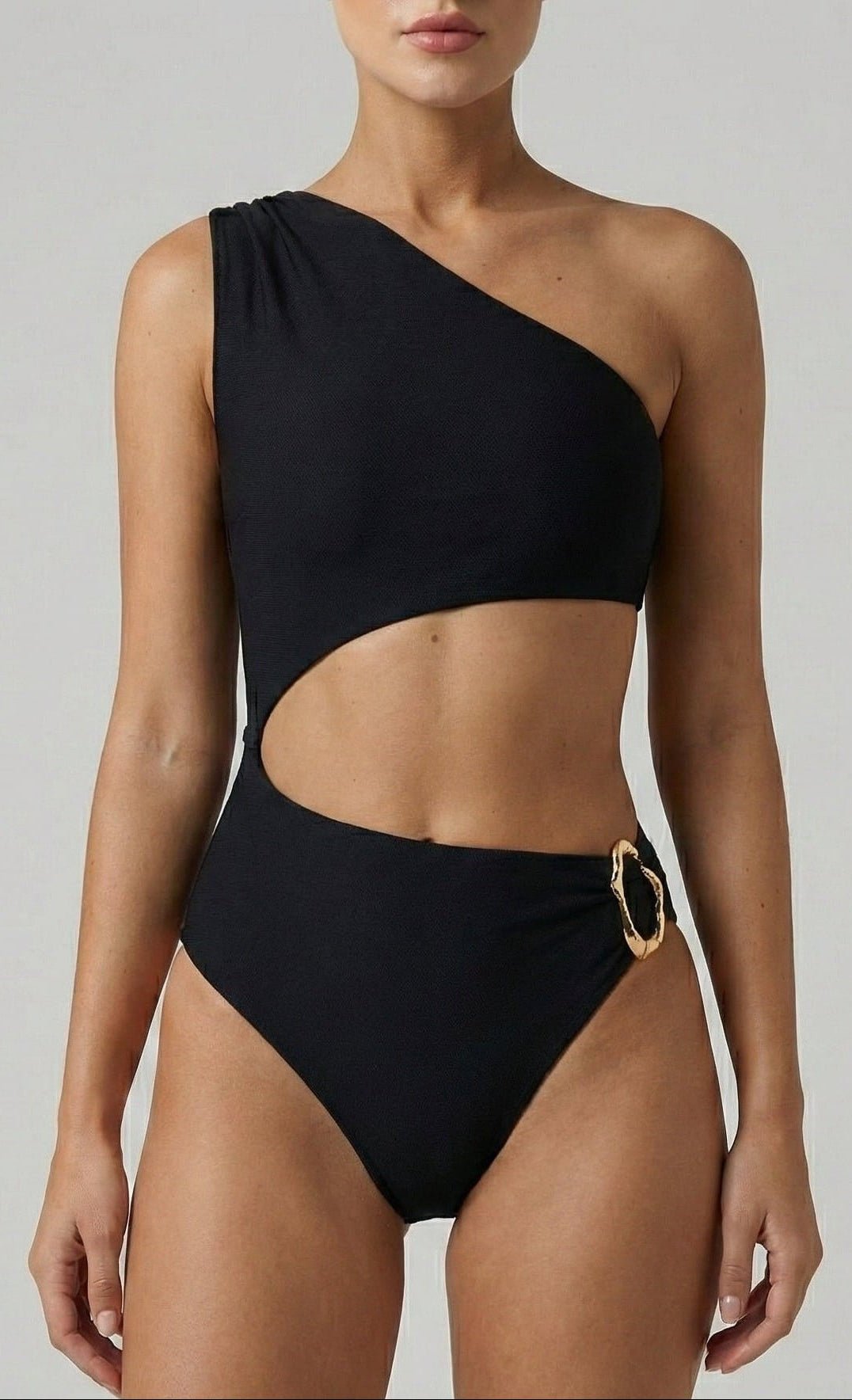 Enteriza de Un Solo Hombro con Adorno Dorado Ref. 0773 - Marea Bella Swimwear